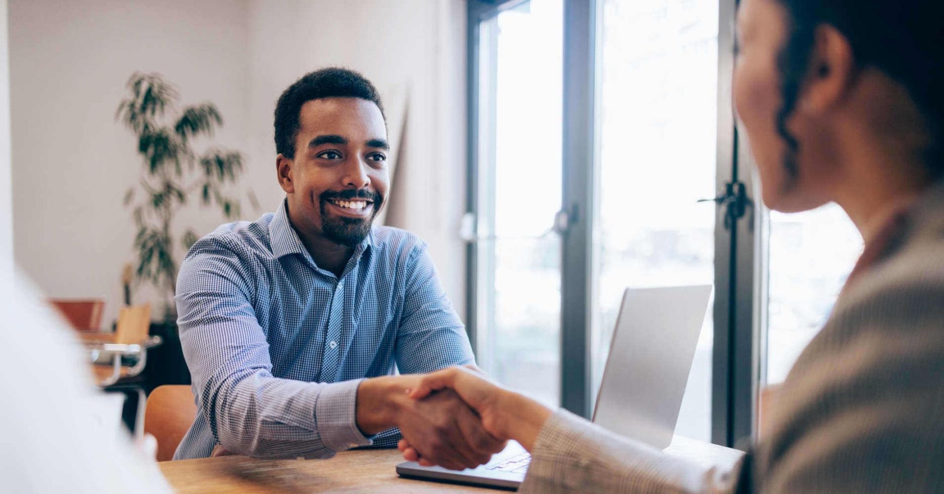 SEO analitik araçları ve veri görselleştirme ekranı